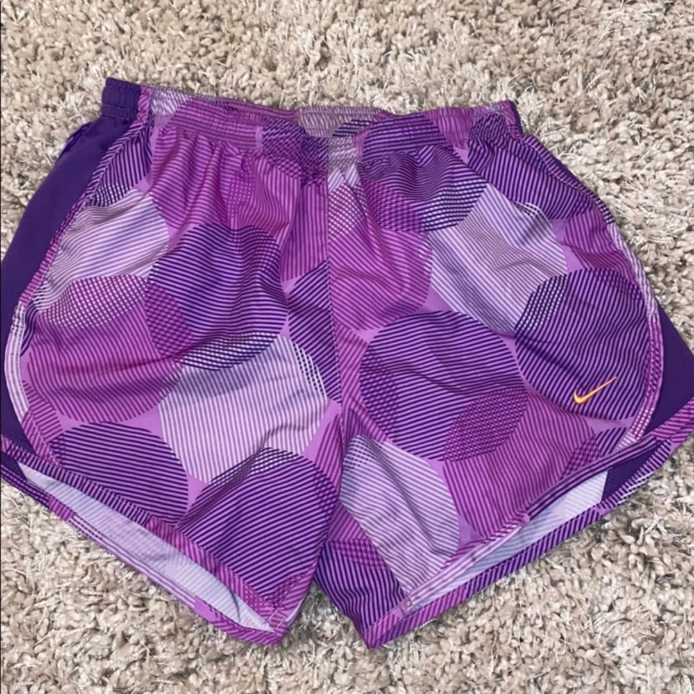 girl’s nike tempo shorts